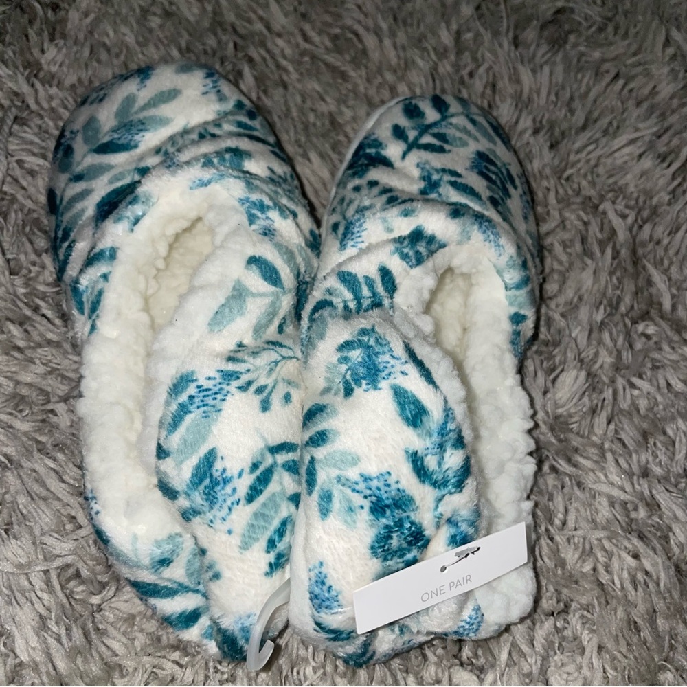 Slip resistant sherpa slippers - Picture 3 of 4